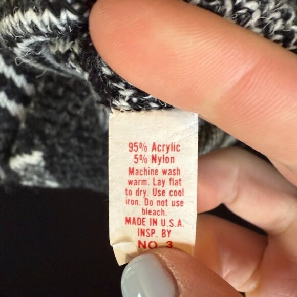 Sweater Graphix Vintage Acrylic Sweater - Picture 4 of 5